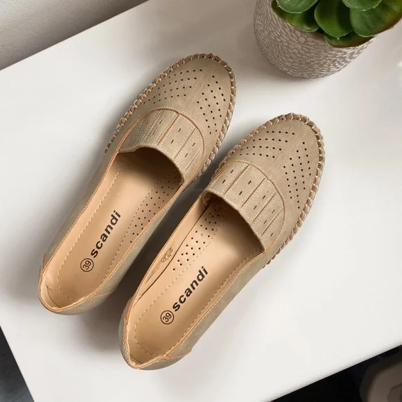 π SCANDI TAN PERFORATED STITCHED WEDGES! - Picture 2 of 13